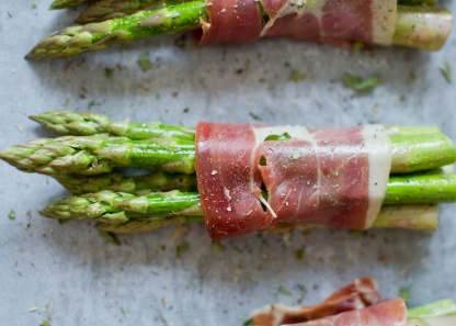 Prosciutto Wrapped Asparagus Bites 